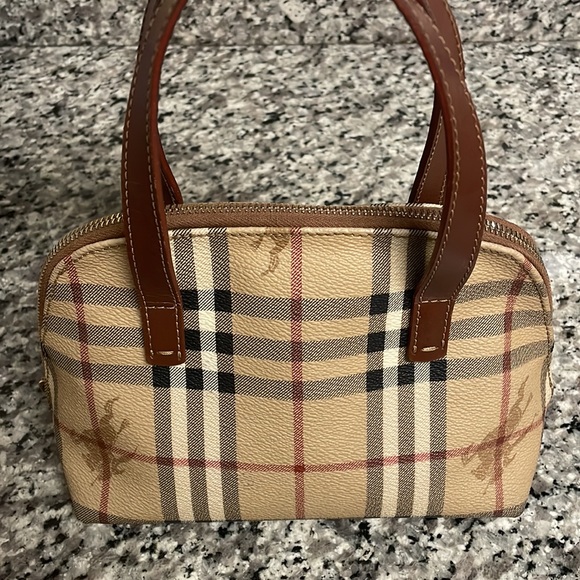 Burberry London - Picture 8 of 11